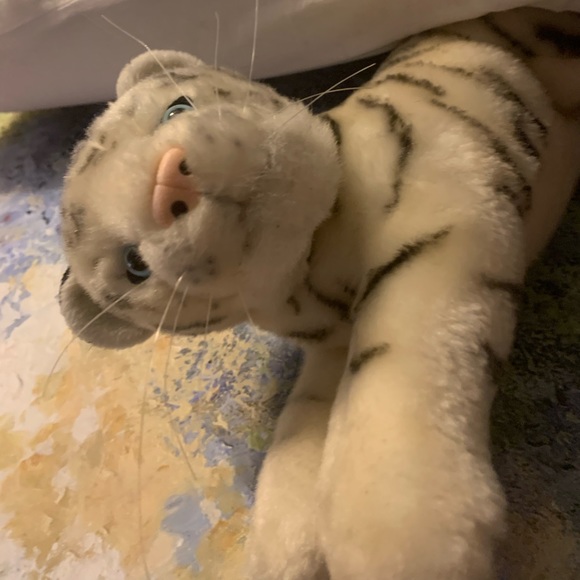 Siegfried and Roy's Mirage Stuffed Tiger Like New from Las Vegas - Picture 3 of 8